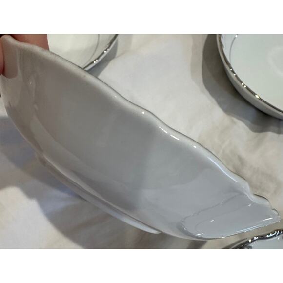 8 Mikasa Fine China Japan 'Marlboro' 9267 7.75" Coupe Soup Bowls Platinum Trim - Picture 3 of 5